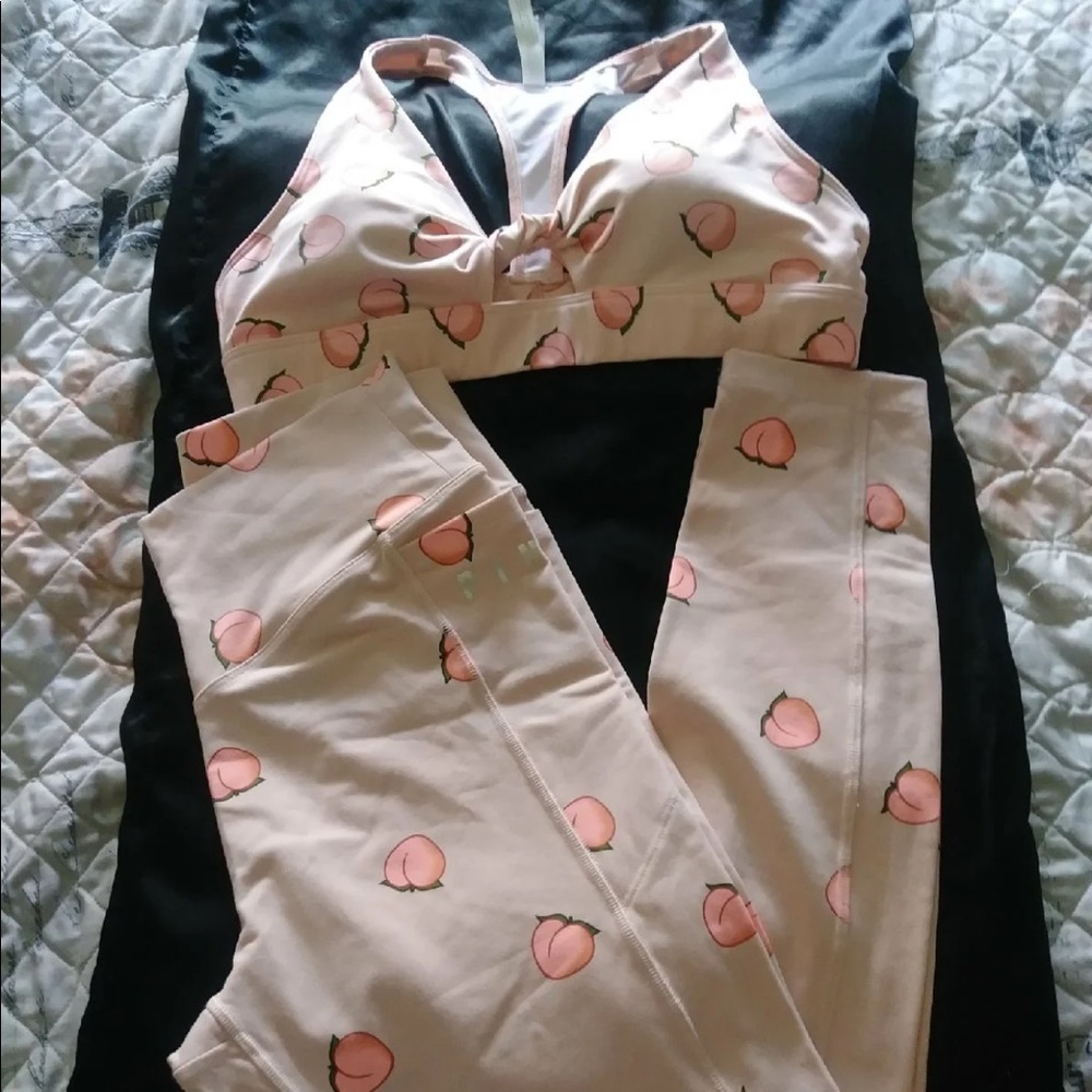 Looking for vs pink leggings and sports bra